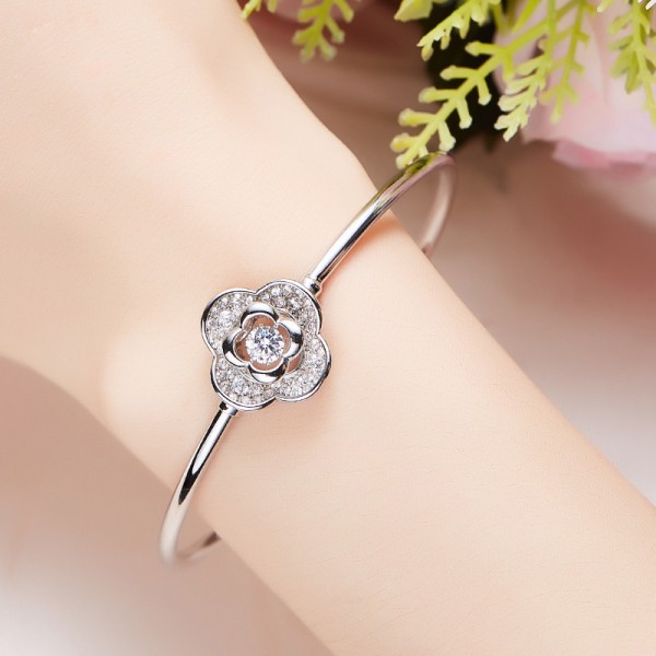 New Arrivals Four-leaf Clover Shaped S925 Sterling Silver Inlaid Rotatable Cubic Zirconia Bracelet